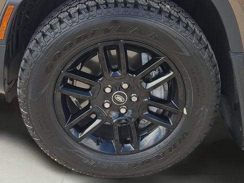 Used 2025 Land Rover Defender 90 S AWD/4WD image 17