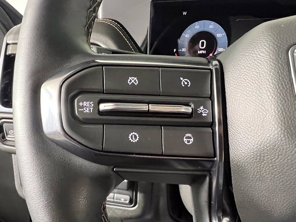 Used 2025 GMC Yukon XL AT4 AWD/4WD image 26