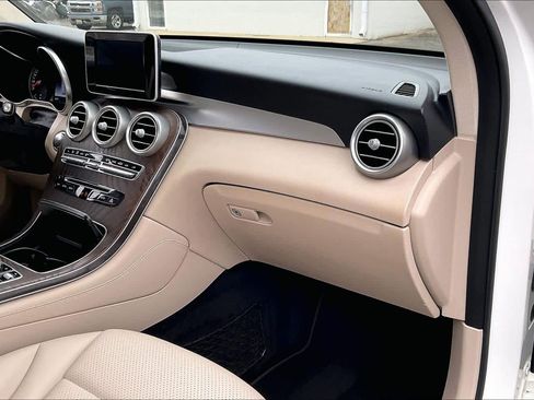 Used 2019 Mercedes-Benz GLC 300 image 18