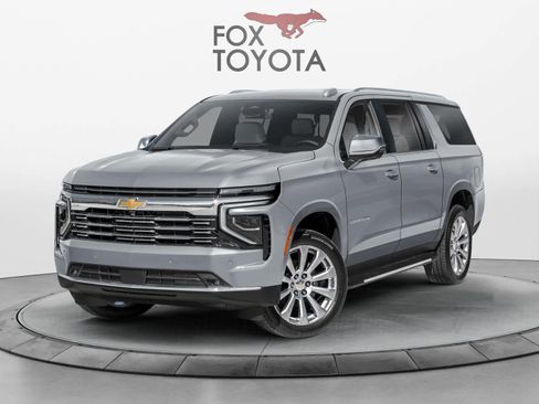 Used 2025 Chevrolet Suburban Premier RWD image 1