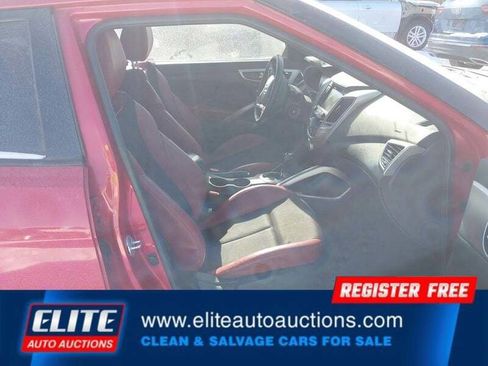 Used 2013 Hyundai Veloster w/ Style Pkg image 9
