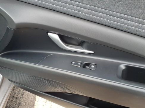 Used 2023 Hyundai Elantra Limited image 12