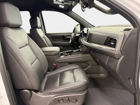 Used 2025 Chevrolet Tahoe LT image 13