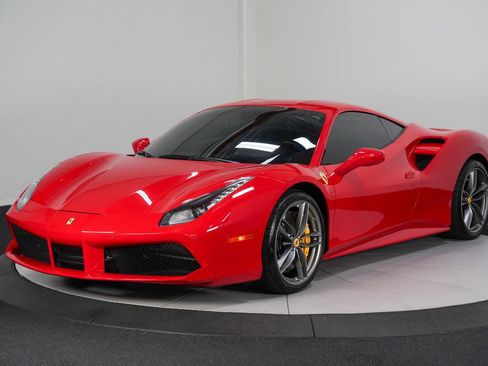 Used 2017 Ferrari 488 GTB RWD image 5