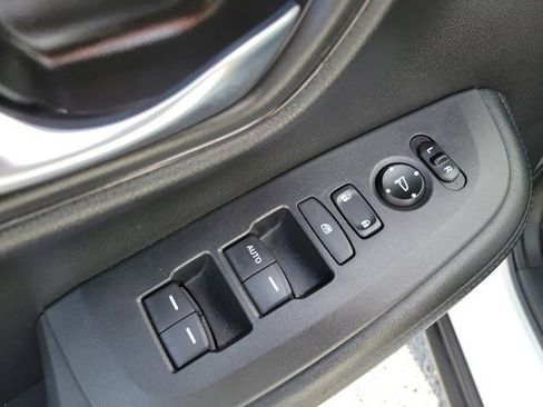 Used 2023 Honda HR-V LX image 19