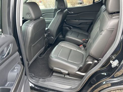 Used 2023 GMC Acadia SLT image 10