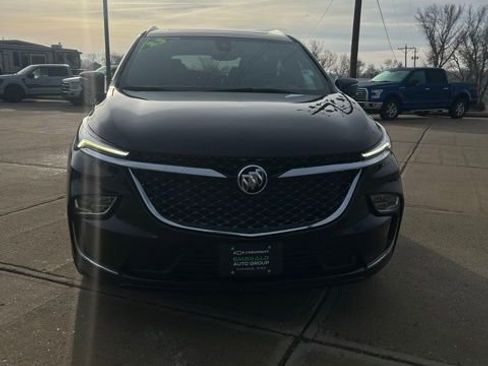 Used 2023 Buick Enclave Avenir image 2