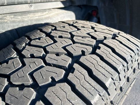 Used 2024 Jeep Gladiator Rubicon w/ Technology Group image 10