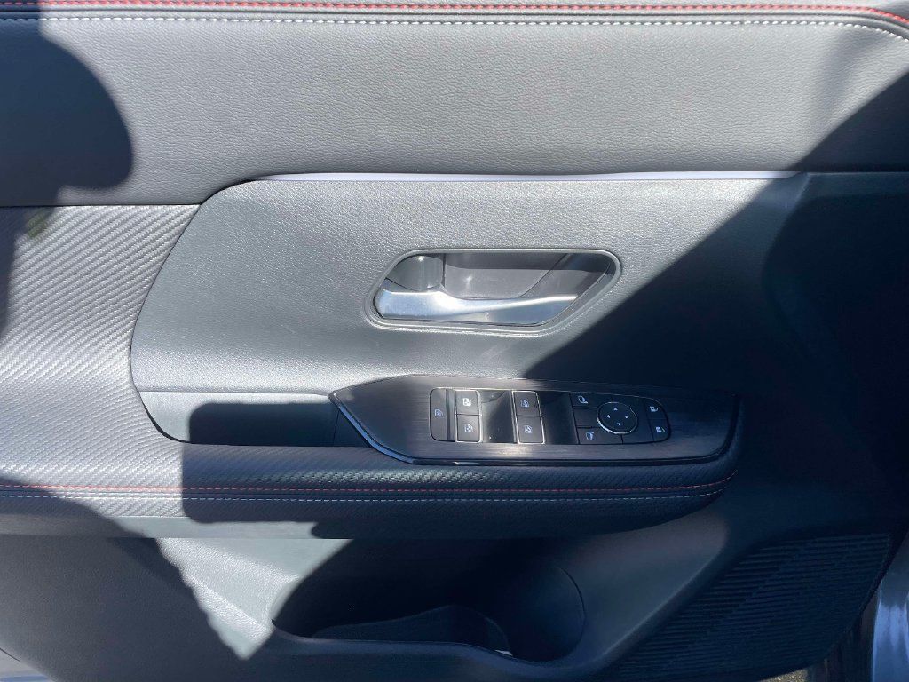 Used 2025 Nissan Kicks SR FWD image 18