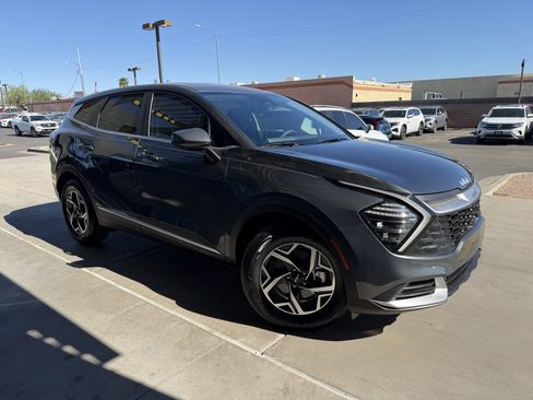 Used 2024 Kia Sportage LX image 6