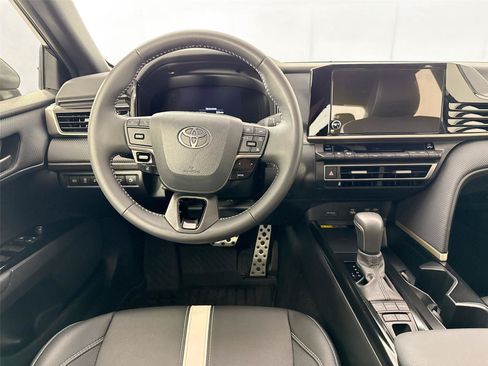 Certified 2026 Toyota Camry Hybrid FWD image 28
