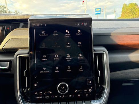 Used 2025 GMC Yukon XL Denali image 25