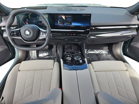 Used 2025 BMW 530i RWD image 9