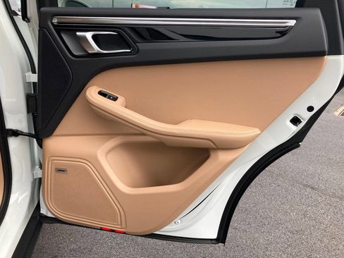 Used 2025 Porsche Macan image 30