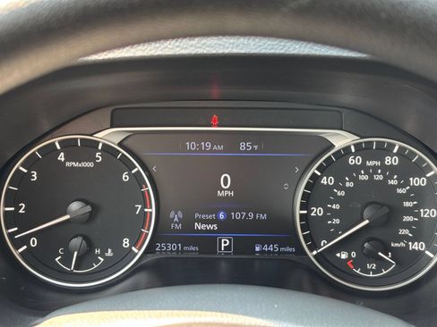 Used 2025 Nissan Altima 2.5 SV FWD image 40