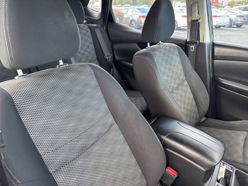 Used 2018 Nissan Rogue Sport SV w/ SV All-Weather Package image 19