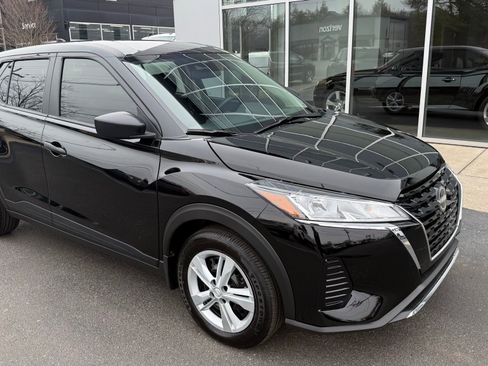 Used 2025 Nissan Kicks Play S image 12