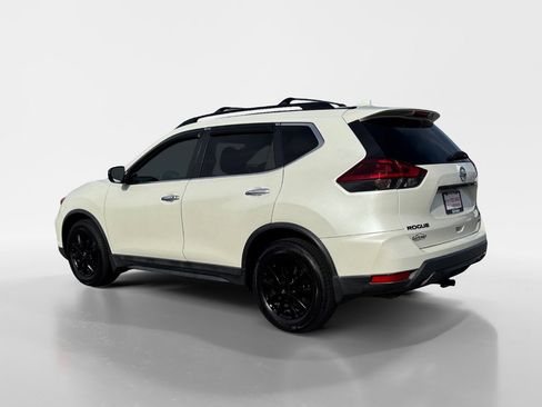 Used 2018 Nissan Rogue SV image 3