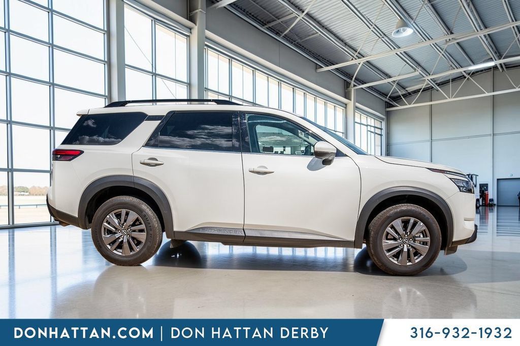 Used 2024 Nissan Pathfinder SV AWD/4WD image 34