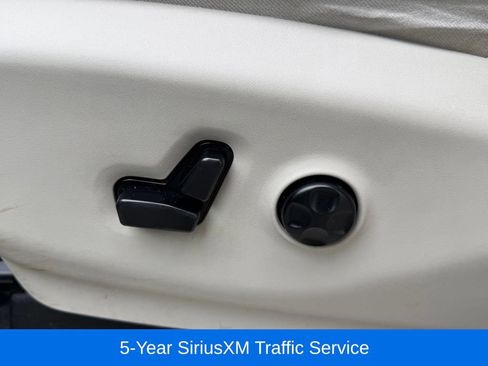 Used 2017 Chrysler Pacifica Touring-L Plus w/ Advanced Safetytec Group FWD image 23