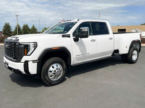 Used 2024 GMC Sierra 3500 Denali Ultimate image 16