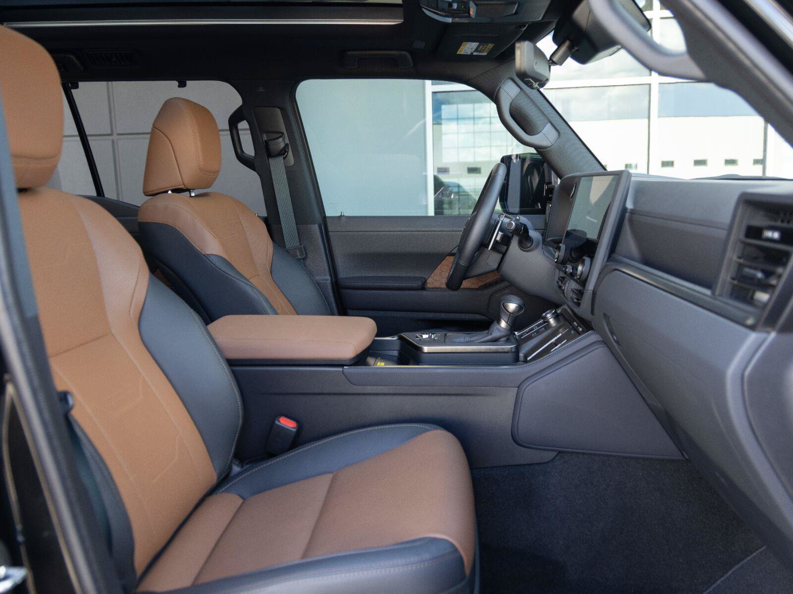 Used 2025 Lexus GX 550 w/ Accessory Package (2T) AWD/4WD image 50