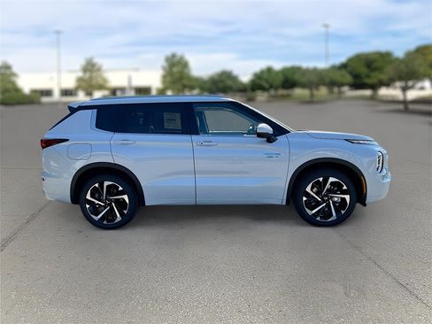 New 2025 Mitsubishi Outlander SEL image 4