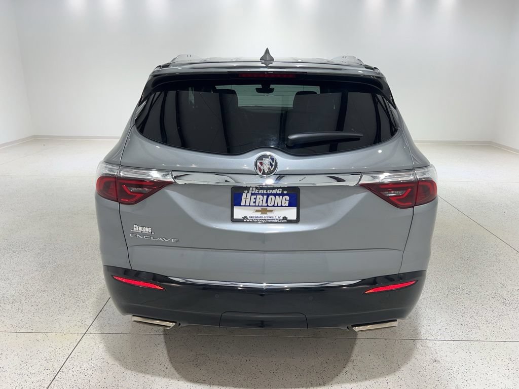 Used 2024 Buick Enclave Essence w/ Technology Package FWD image 4