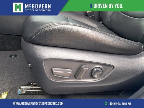 Used 2021 Toyota RAV4 XLE w/ Carpet Mat Package (TMS) AWD/4WD image 17