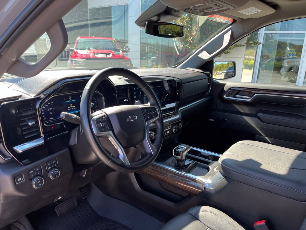 Used 2024 Chevrolet Silverado 1500 RST AWD/4WD image 6