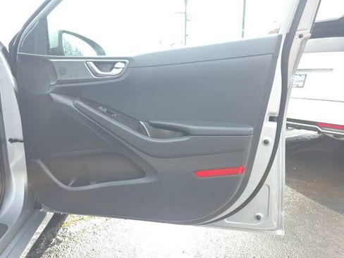 Used 2020 Hyundai Ioniq SE image 21
