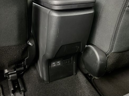 Used 2025 Toyota Prius Plug-In Hybrid image 28