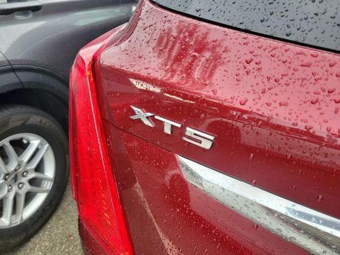 Used 2018 Cadillac XT5 FWD image 6