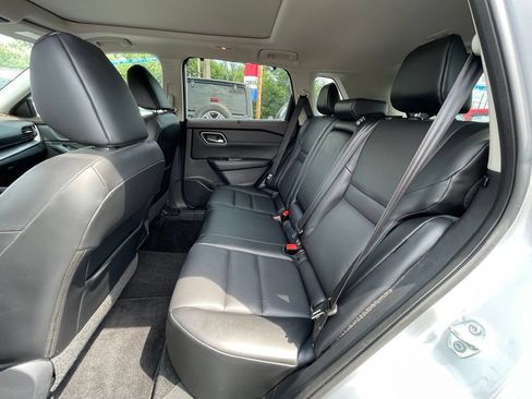 Used 2021 Nissan Rogue SV w/ Premium Package AWD/4WD image 19