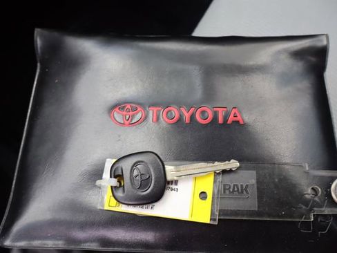 Used 2017 Toyota Corolla L FWD image 48