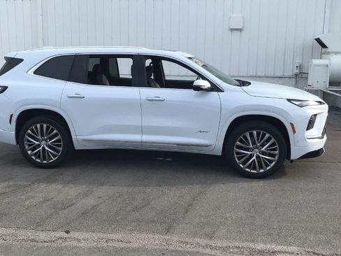 Used 2026 Buick Enclave Avenir w/ Super Cruise Package AWD/4WD image 4