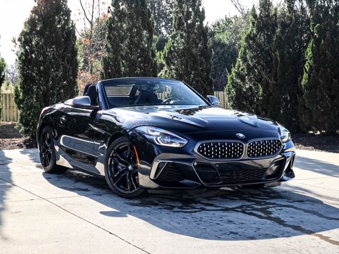 Used 2022 BMW Z4 M40i w/ Premium Package image 2