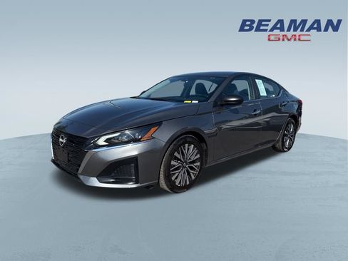 Used 2025 Nissan Altima 2.5 SV FWD image 3