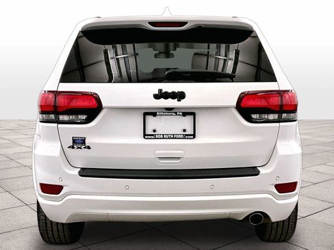 Used 2021 Jeep Grand Cherokee Laredo X image 4