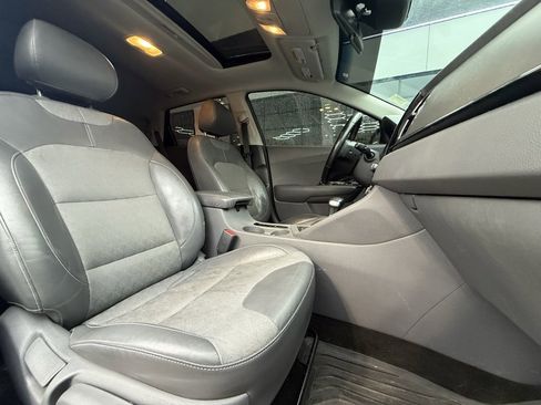 Used 2017 Kia Niro EX image 28