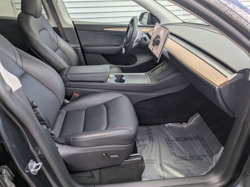 Used 2025 Tesla Model Y Long Range image 29