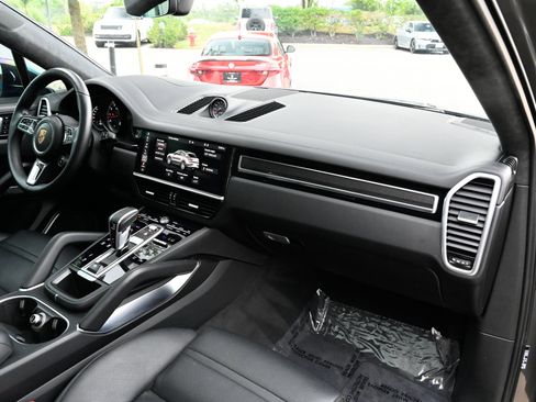 Used 2021 Porsche Cayenne Turbo AWD/4WD image 55