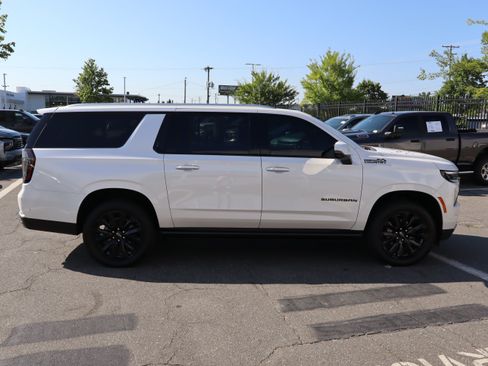 Used 2025 Chevrolet Suburban High Country AWD/4WD image 11