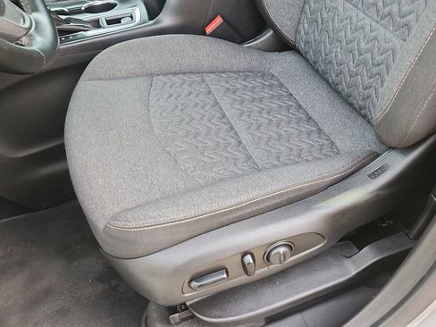 Used 2023 Chevrolet Equinox LT w/ Driver Convenience Package image 7