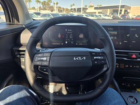New 2027 Kia Sportage LX FWD image 17
