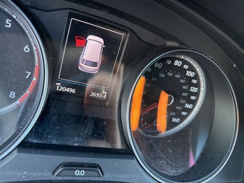 Used 2018 Volkswagen Atlas SE image 2