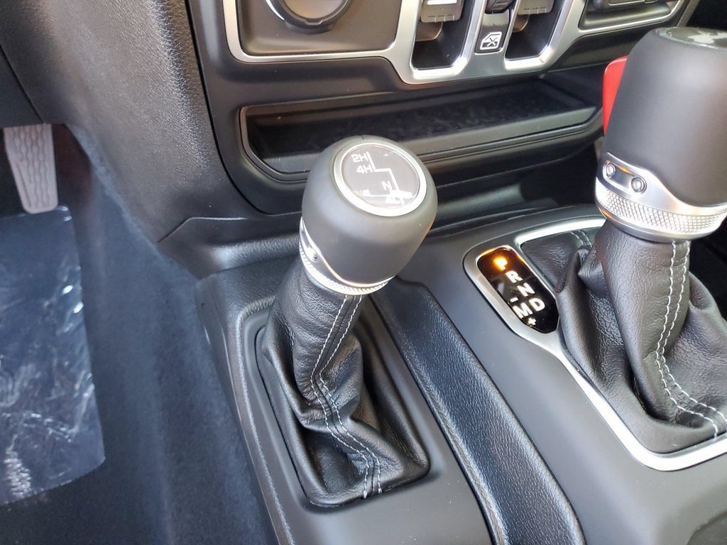 New 2025 Jeep Wrangler Unlimited Sahara AWD/4WD image 29