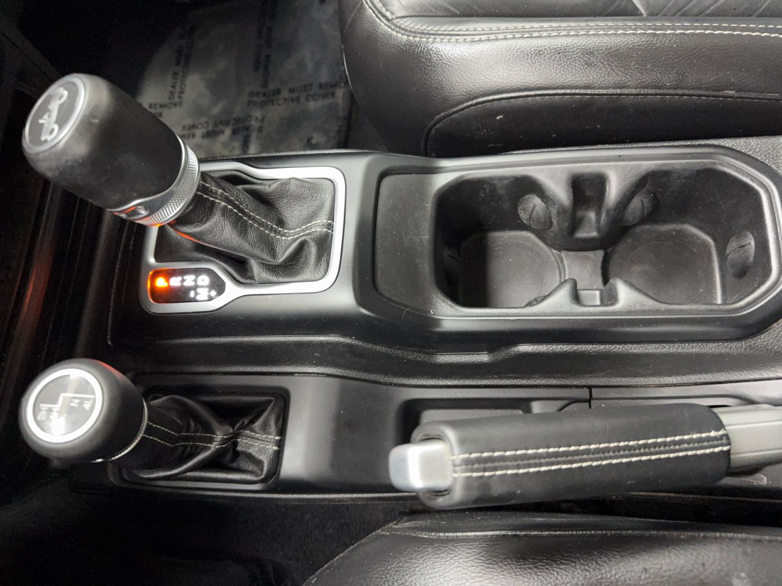 Used 2018 Jeep Wrangler Unlimited Sahara AWD/4WD image 28
