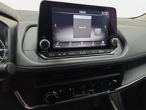 Used 2024 Nissan Rogue S AWD/4WD image 19