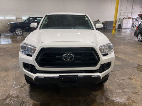 Used 2022 Toyota Tacoma SR w/ SR Convenience Package RWD image 2